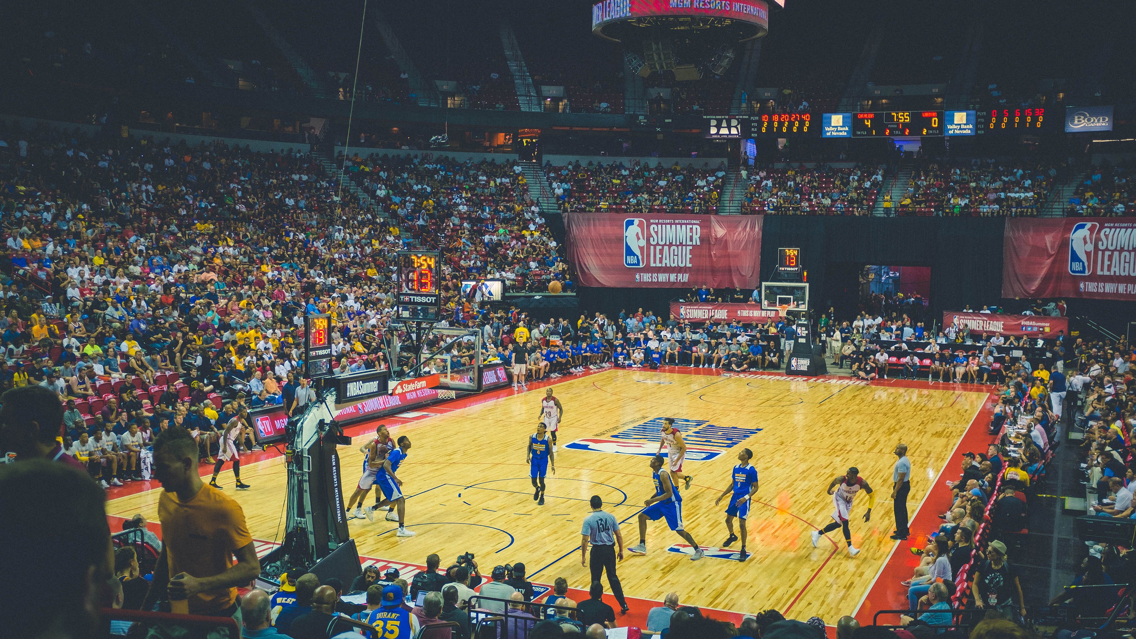 篮网核心配合默契，球队士气大增，篮网的核心