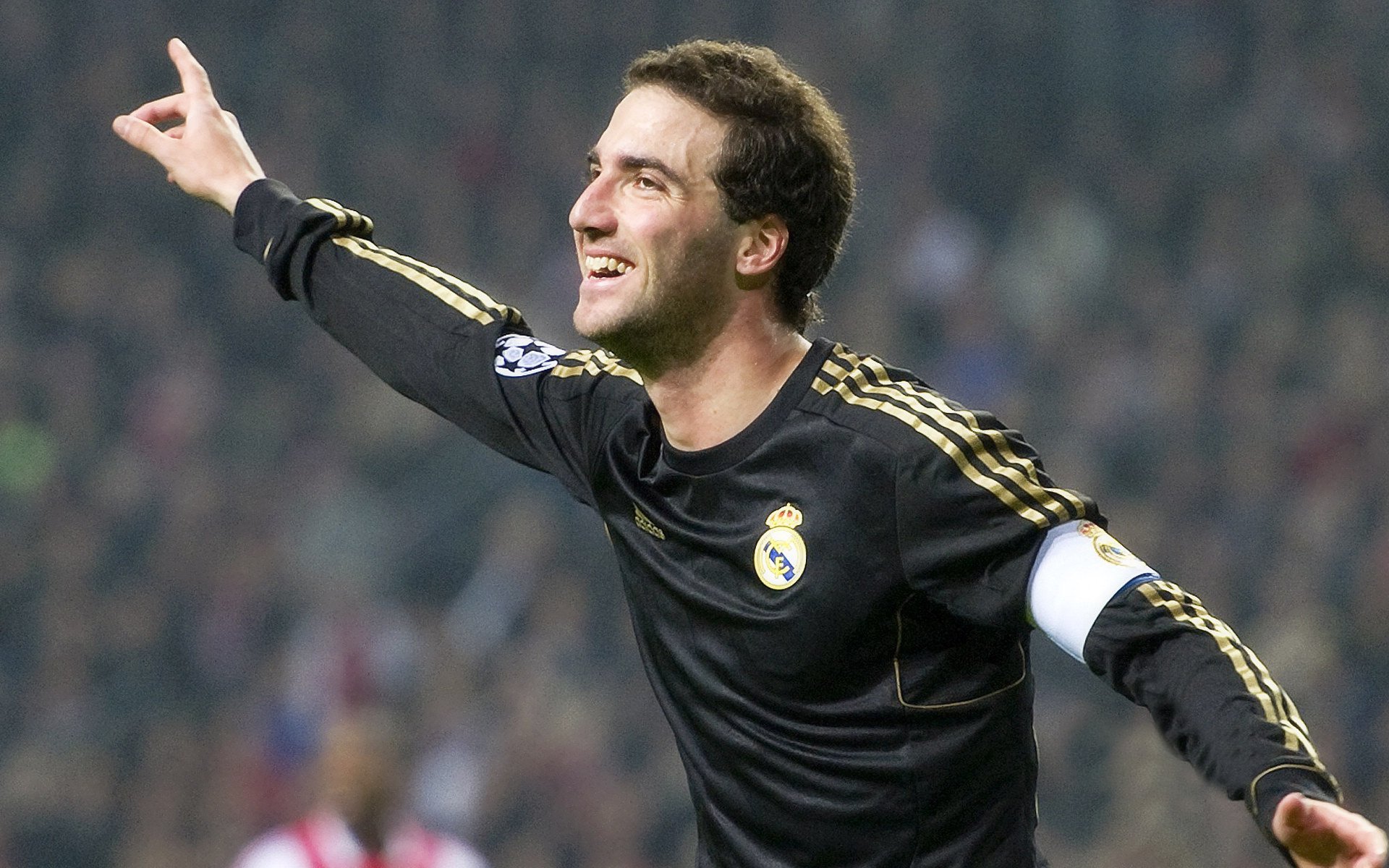 多位球星独领风骚，哈兰德单刀双响，亚马尔内切兜死角，安东尼世界波双响