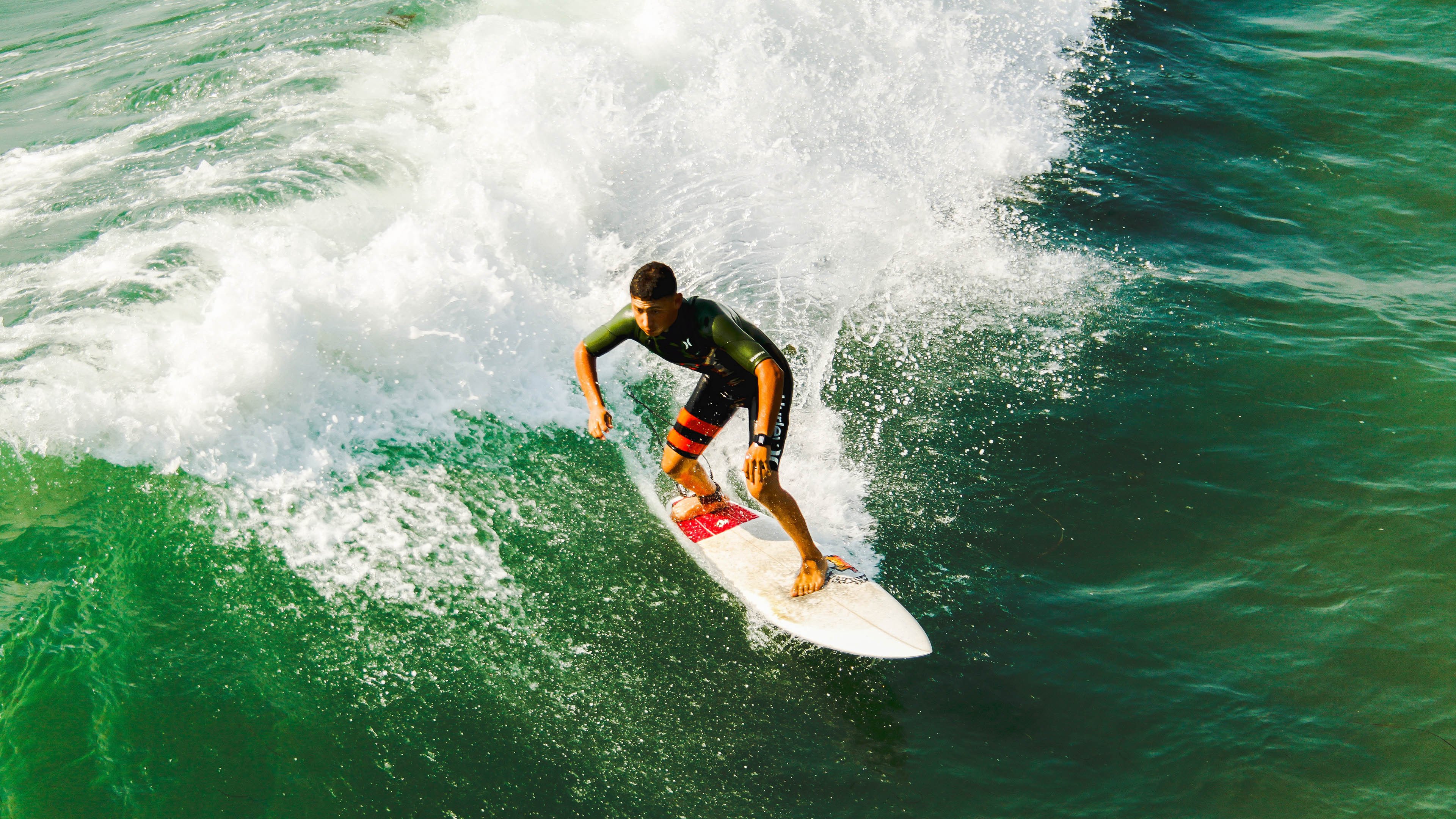 夺冠热门队伍全对比,谁能稳坐“冠军之位”?