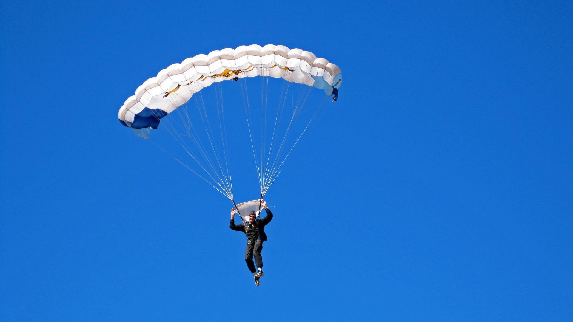 开运app入口-女篮姑娘的笑容展现自信与荣光，篮球女篮