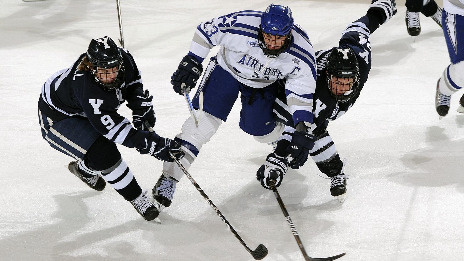 湖人3连胜后，雷迪克称赞小詹，里夫斯情商高，东契奇保持谦虚，湖人队里夫斯