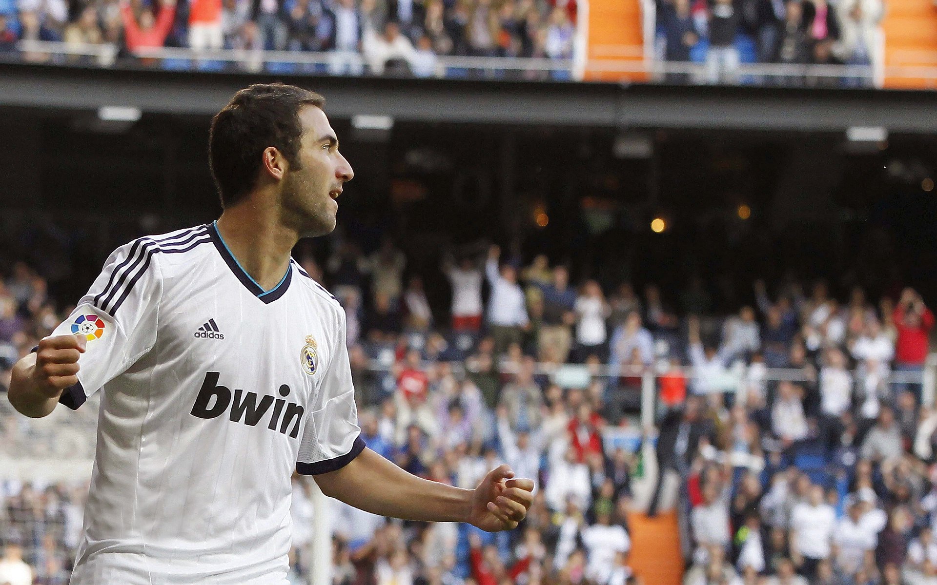 开云网页版-世界杯激情高涨：每一次传球都扣人心弦，世界杯片段